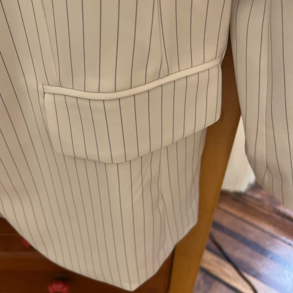 Banana Republic Suit , cream and gray pinstripe - Picture 7 of 10